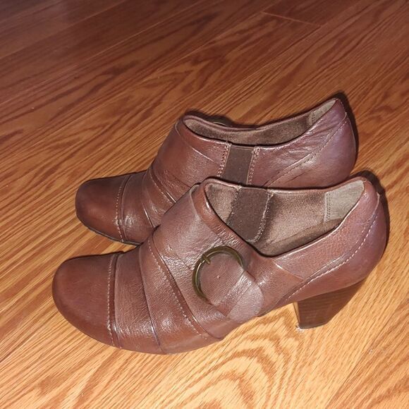 Bare Traps “Tasha" brown Ankle Booties Size 6.5 EUC worn once - Picture 3 of 6